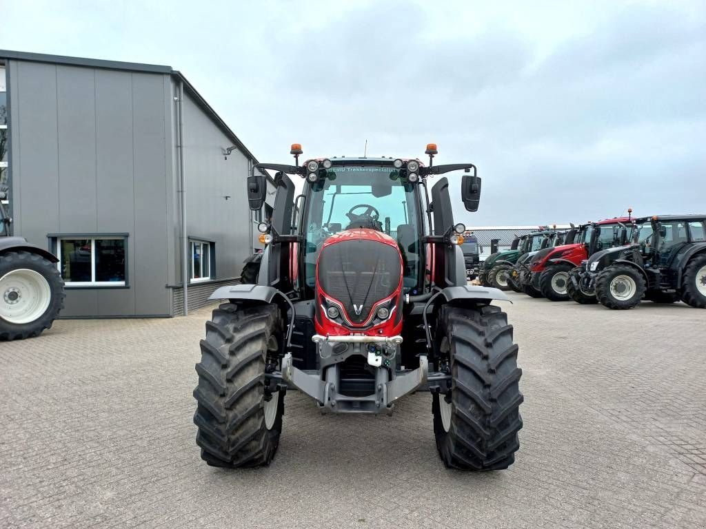 Traktor of the type Valtra N135 Active Demo! Direct leverbaar!, Gebrauchtmaschine in Marknesse (Picture 5)