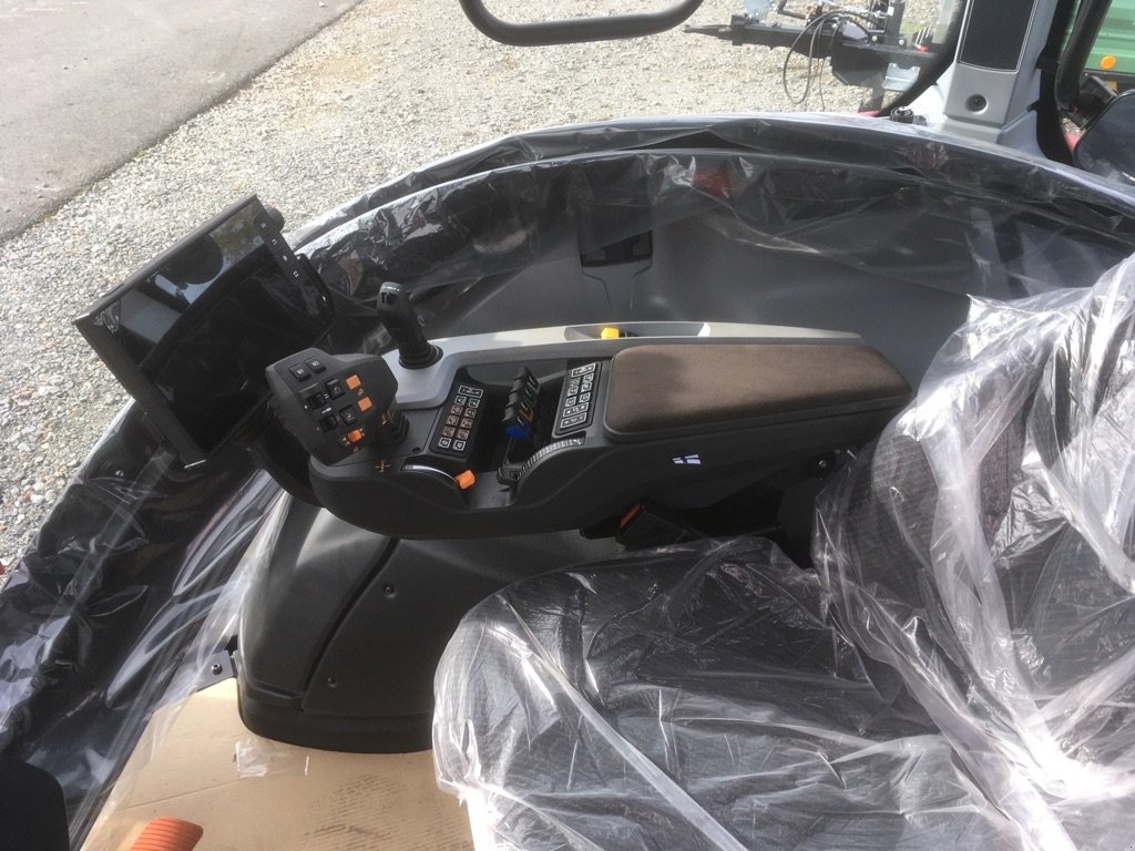 Traktor tipa Valtra N135 V, Gebrauchtmaschine u Korbach (Slika 6)