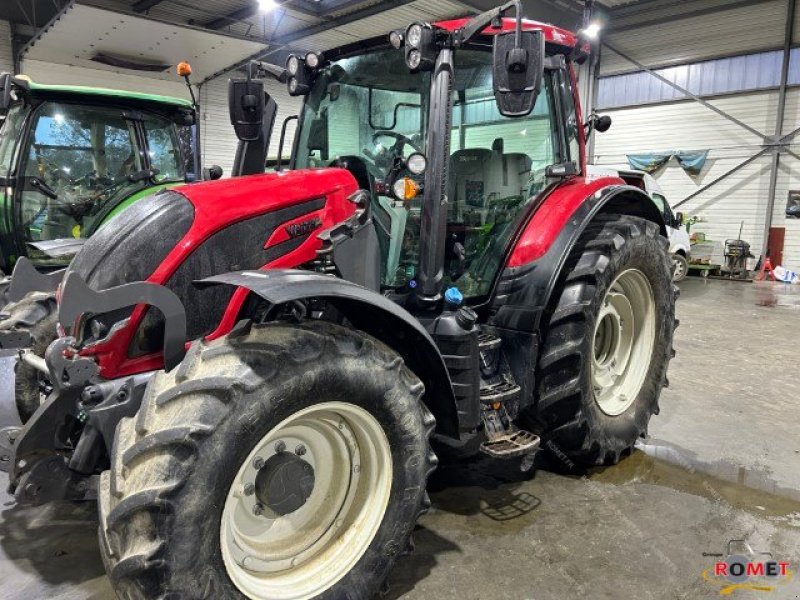 Traktor des Typs Valtra N135, Gebrauchtmaschine in Gennes sur glaize (Bild 3)