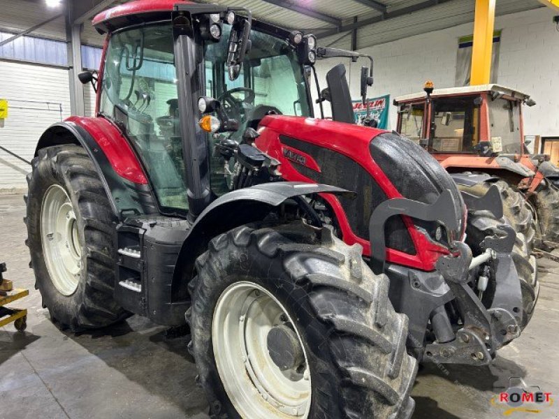 Traktor des Typs Valtra N135, Gebrauchtmaschine in Gennes sur glaize (Bild 1)