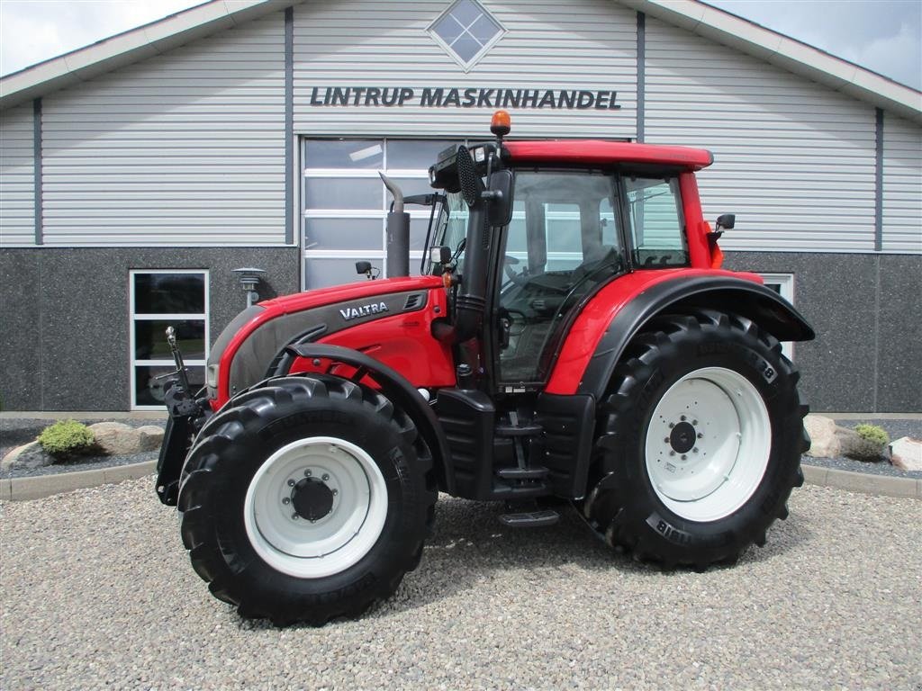 Traktor del tipo Valtra N142 Med frontlift, Gebrauchtmaschine en Lintrup (Imagen 1)