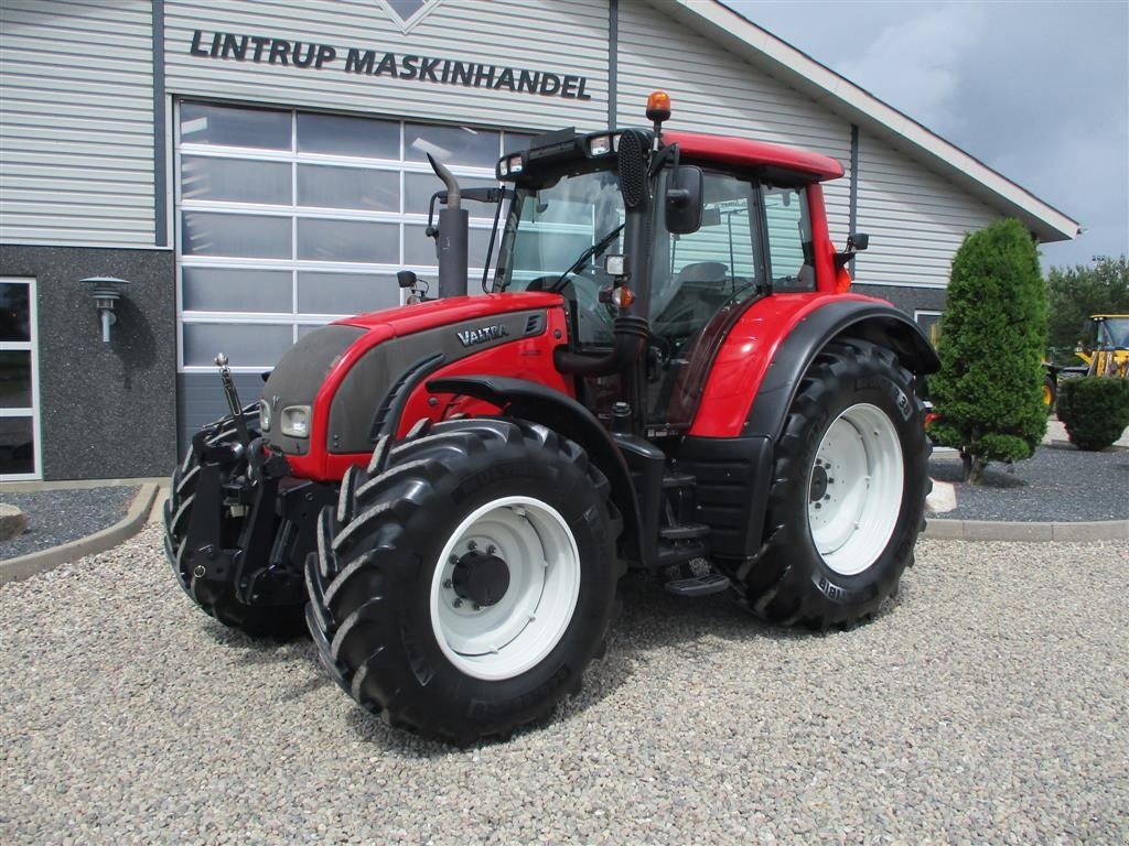 Traktor za tip Valtra N142 Med frontlift, Gebrauchtmaschine u Lintrup (Slika 2)