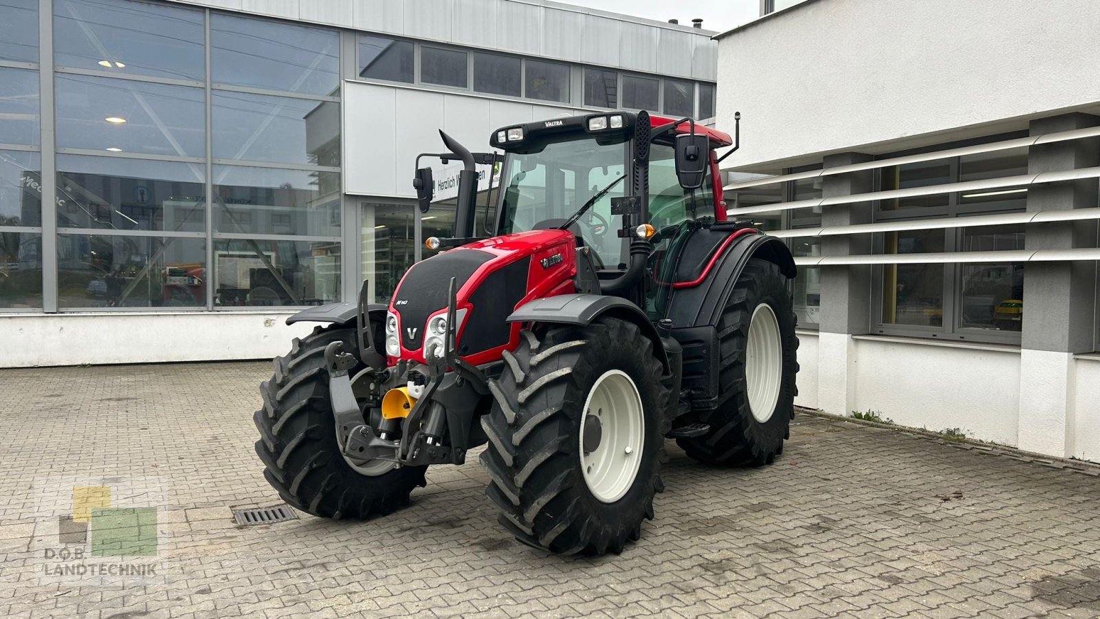 Traktor типа Valtra N143, Gebrauchtmaschine в Regensburg (Фотография 1)