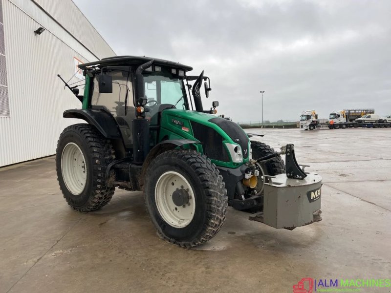 Traktor of the type Valtra N143, Gebrauchtmaschine in LAARNE (Picture 1)