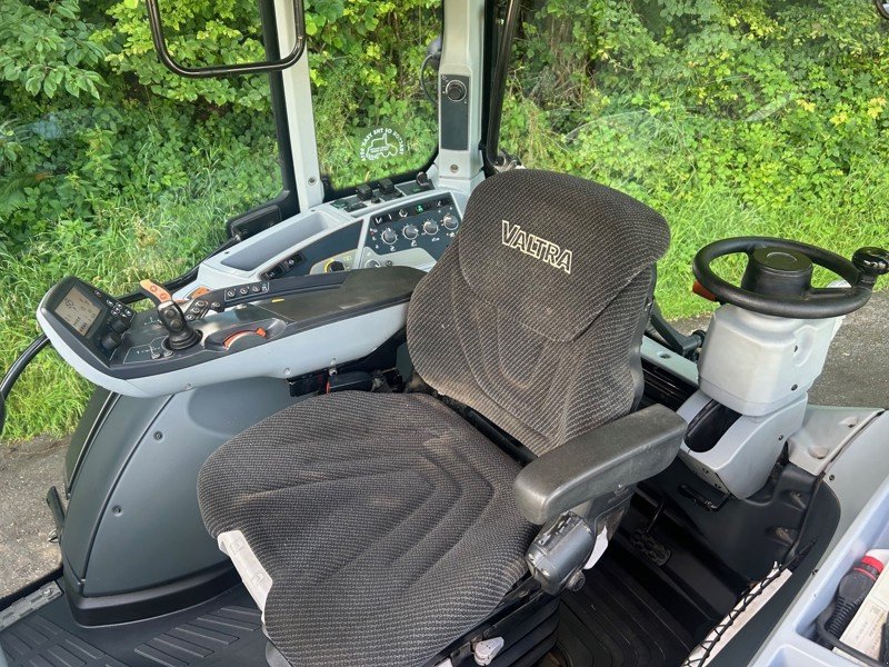 Traktor tip Valtra N154 Versu, Gebrauchtmaschine in Schaffhausen (Poză 10)