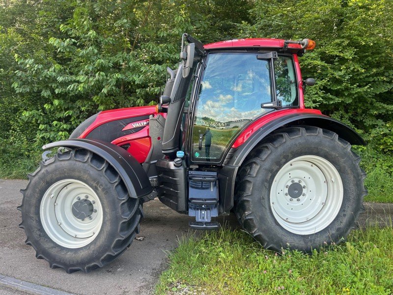 Traktor Türe ait Valtra N154 Versu, Gebrauchtmaschine içinde Schaffhausen (resim 7)