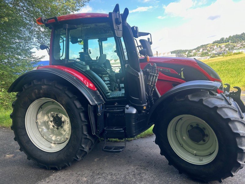 Traktor of the type Valtra N154 Versu, Gebrauchtmaschine in Schaffhausen (Picture 3)