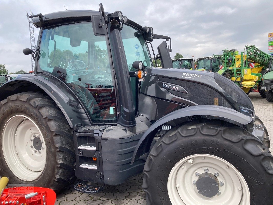 Traktor des Typs Valtra N154, Neumaschine in Bockel - Gyhum (Bild 4)