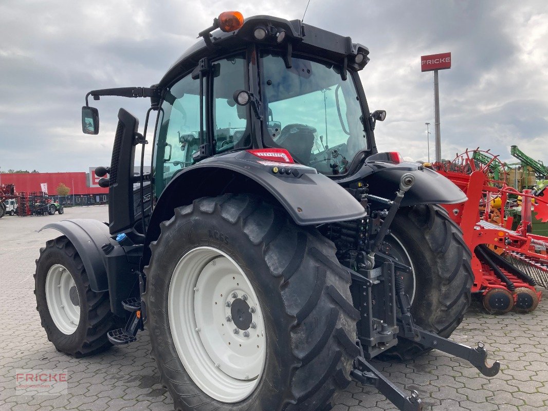 Traktor Türe ait Valtra N154, Neumaschine içinde Bockel - Gyhum (resim 9)