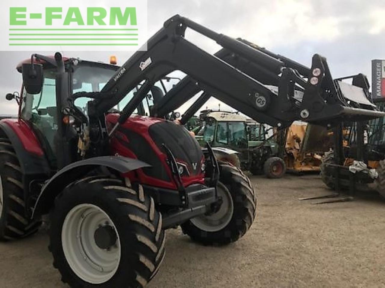 Traktor van het type Valtra n154d, Gebrauchtmaschine in MONFERRAN (Foto 4)