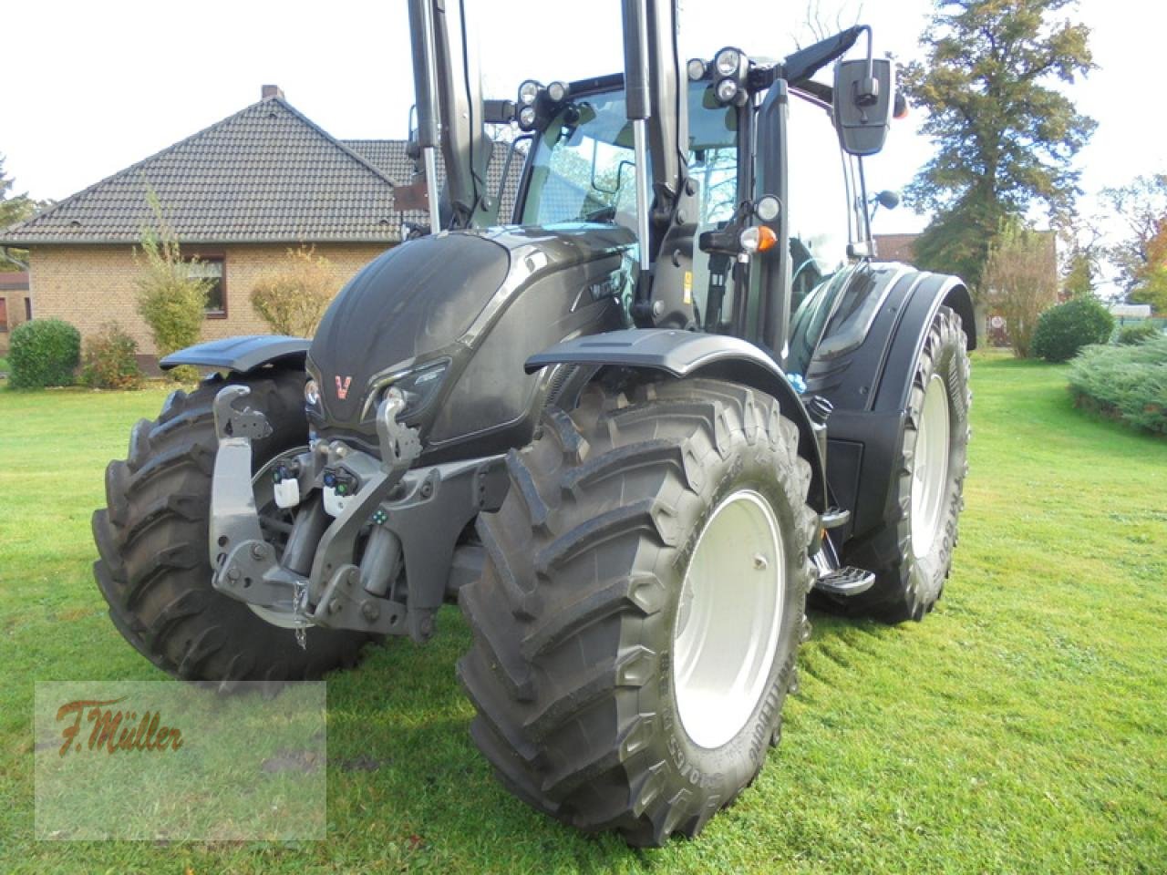 Traktor of the type Valtra N154ED, Gebrauchtmaschine in Taaken (Picture 1)