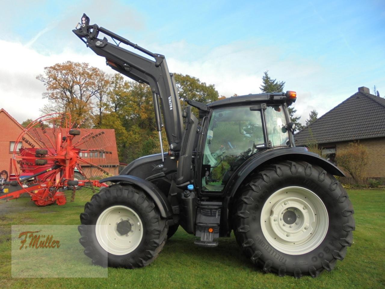 Traktor of the type Valtra N154ED, Gebrauchtmaschine in Taaken (Picture 6)