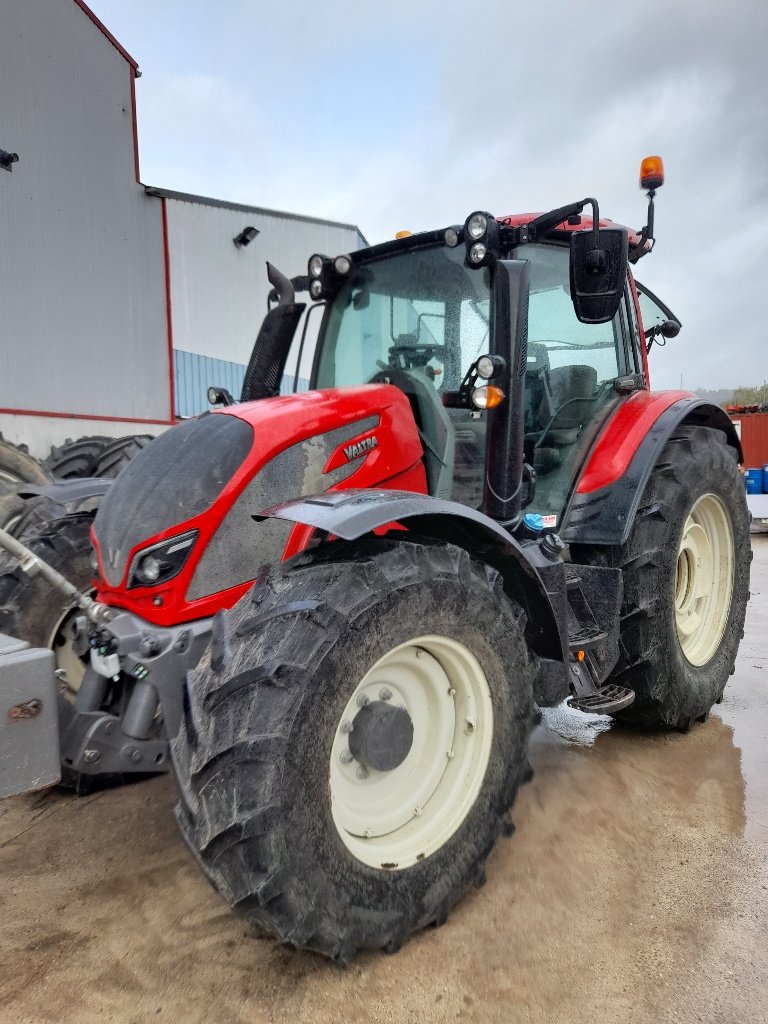 Traktor van het type Valtra N154h5, Gebrauchtmaschine in Neufchâtel-en-Bray (Foto 1)