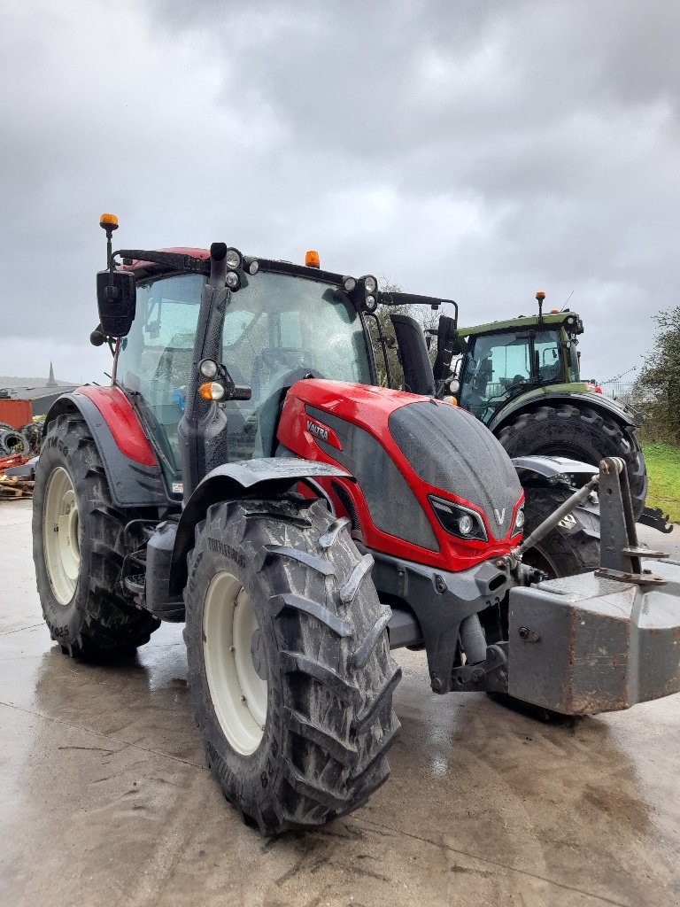 Traktor van het type Valtra N154h5, Gebrauchtmaschine in Neufchâtel-en-Bray (Foto 2)