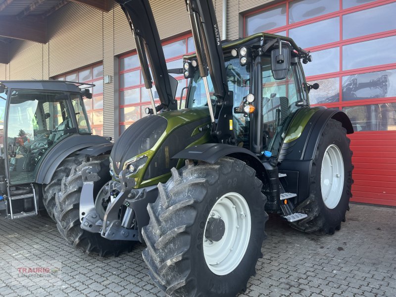 Traktor of the type Valtra N155 A m. FL, Rüfa und FK, Neumaschine in Mainburg/Wambach