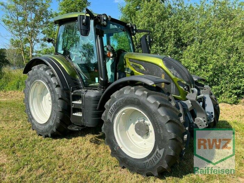 Traktor of the type Valtra N155 Active E, Ausstellungsmaschine in Prüm (Picture 14)