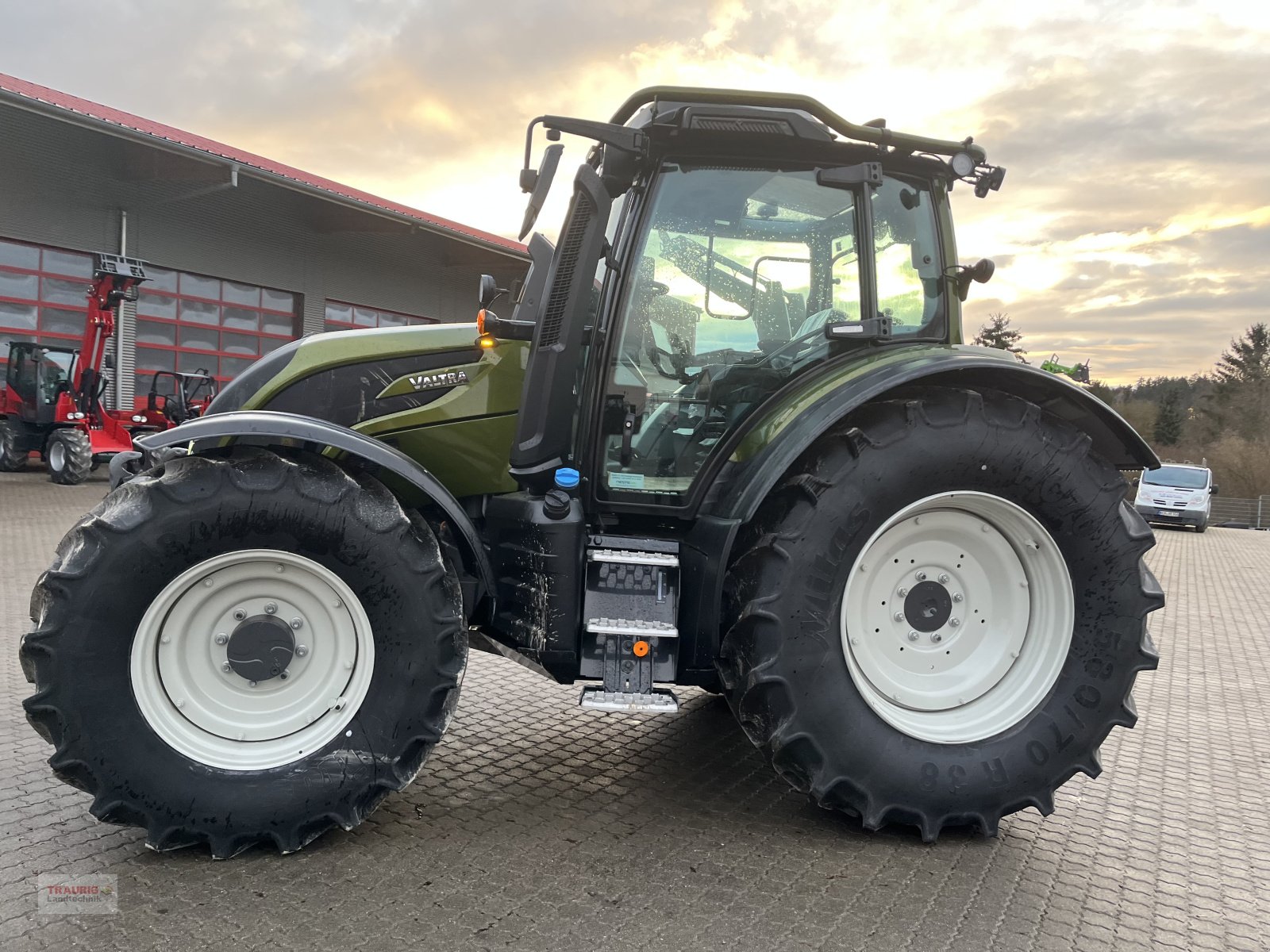 Traktor a típus Valtra N155 D Forst m. Rüfa und Forstkabine, Neumaschine ekkor: Mainburg/Wambach (Kép 11)