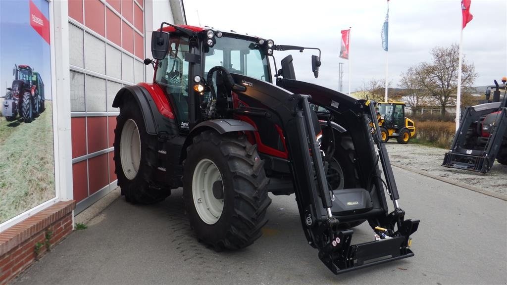 Traktor типа Valtra N155 E Active, Gebrauchtmaschine в Hobro (Фотография 1)