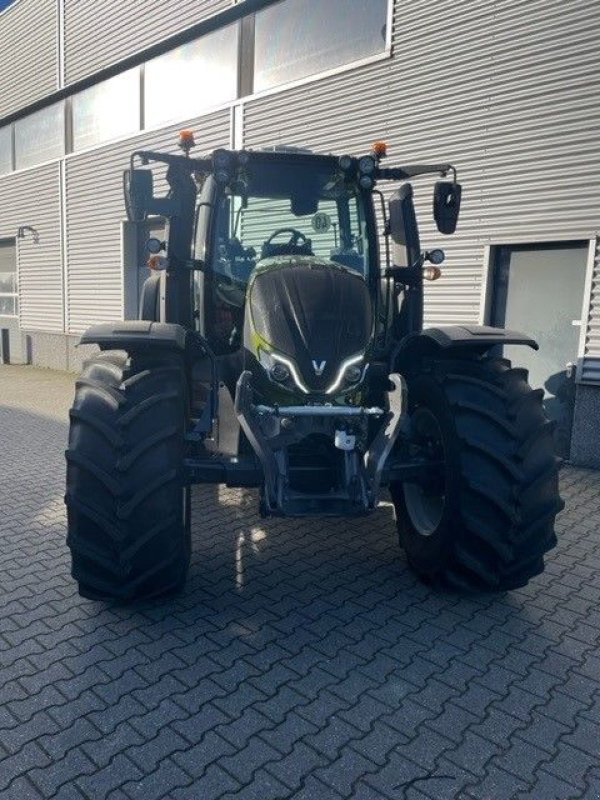 Traktor van het type Valtra N155 Versu Smart Touch, Gebrauchtmaschine in Roermond (Foto 3)