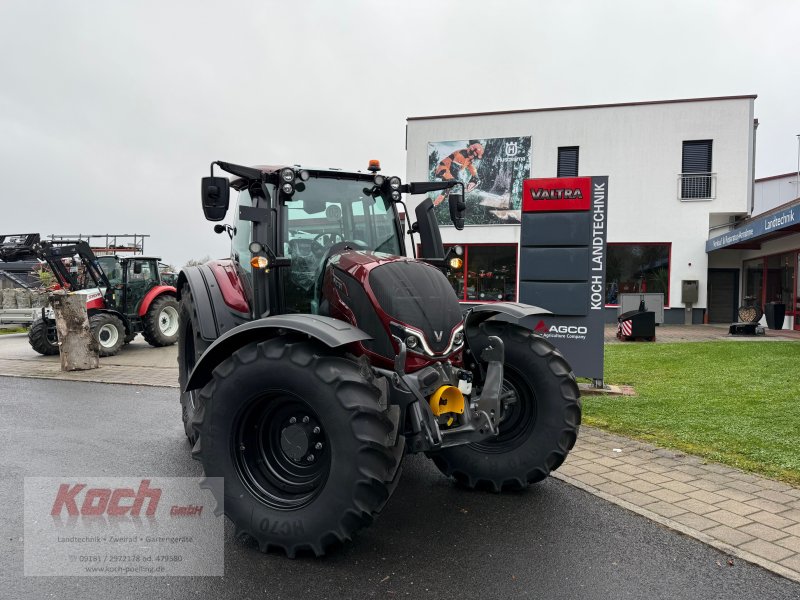 Traktor of the type Valtra N155e Active, Neumaschine in Neumarkt / Pölling (Picture 1)