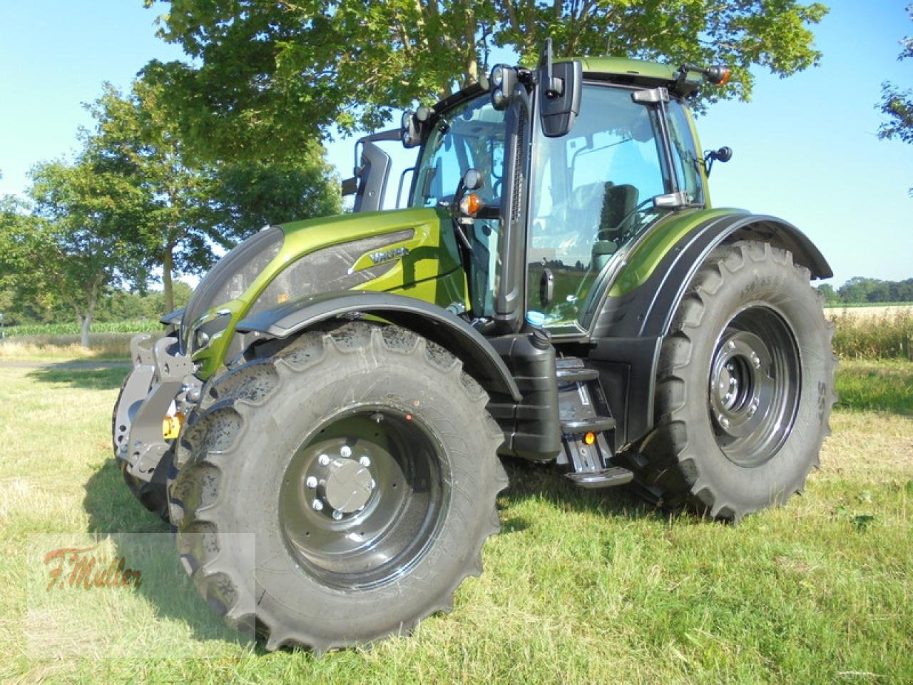 Traktor typu Valtra N155EA, Neumaschine v Taaken (Obrázek 1)