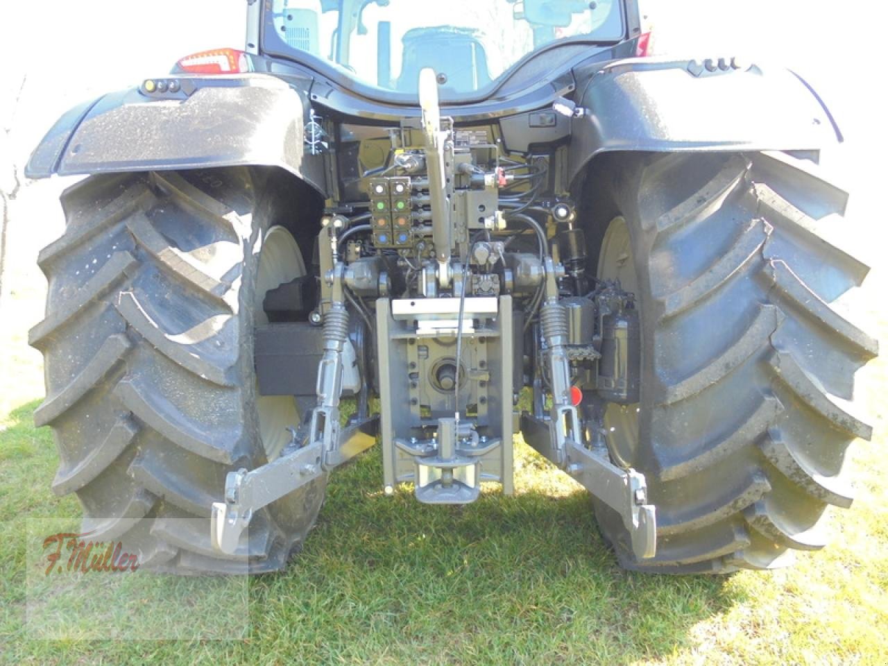 Traktor tipa Valtra N155EA, Neumaschine u Taaken (Slika 6)