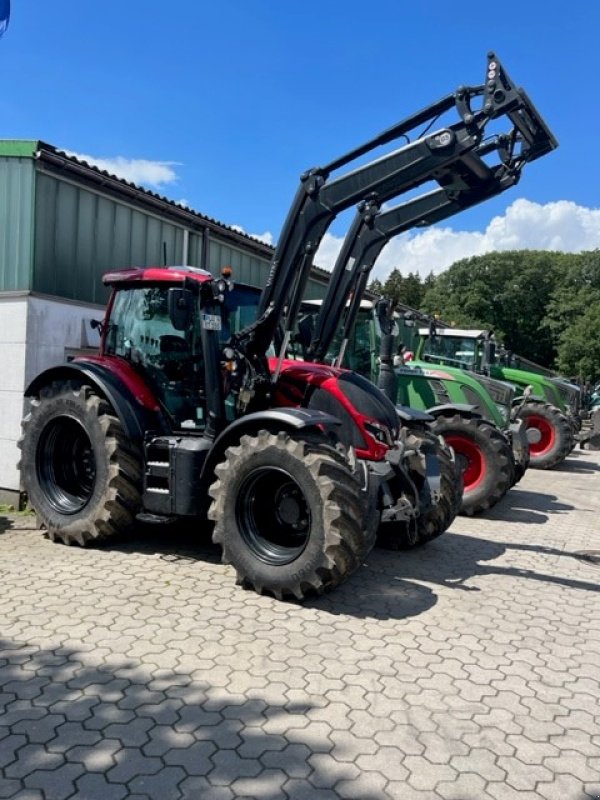 Traktor del tipo Valtra N155EA, Gebrauchtmaschine In Preetz (Immagine 1)