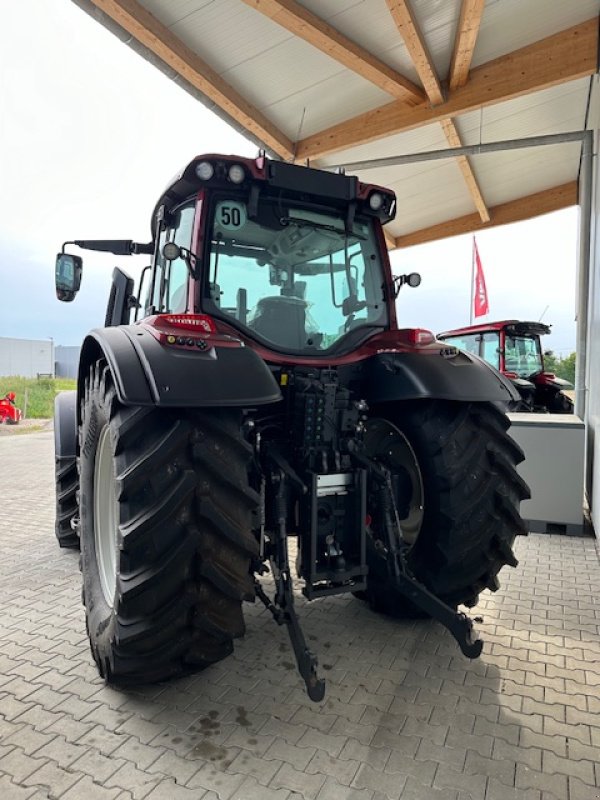 Traktor typu Valtra N155ED, Neumaschine v Rain (Obrázek 3)