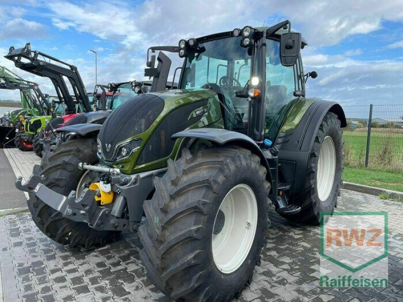 Traktor του τύπου Valtra N155eV 2B1 Schlepper, Neumaschine σε Wölfersheim-Berstadt (Φωτογραφία 1)