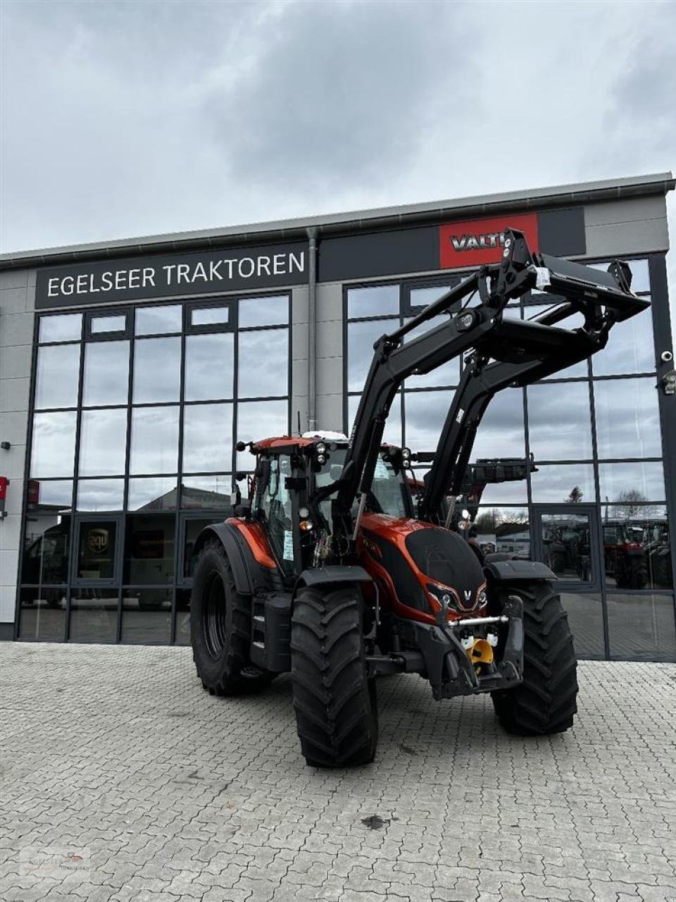 Traktor του τύπου Valtra N155EV, Neumaschine σε Fürth / Burgfarrnbach (Φωτογραφία 1)