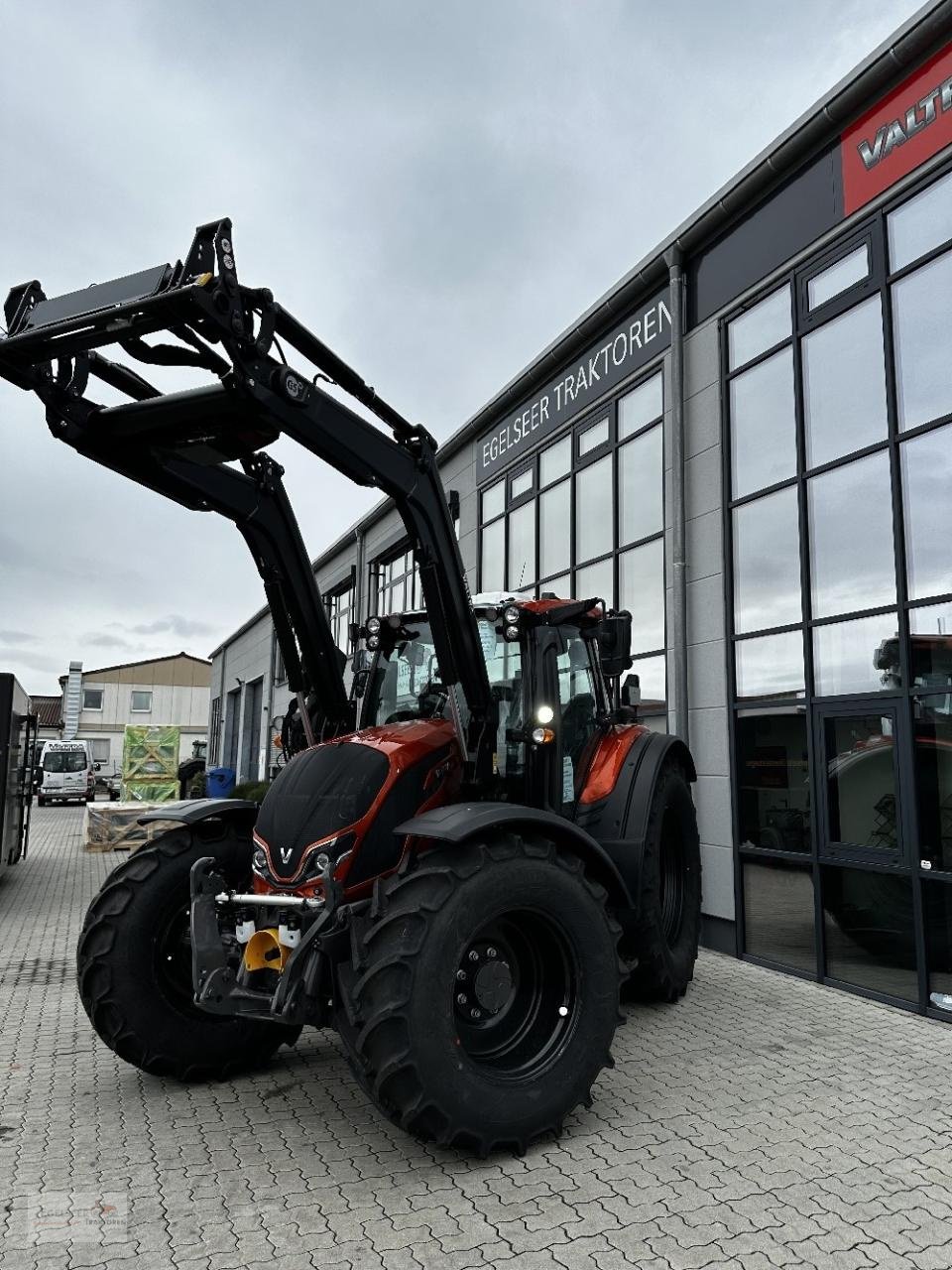 Traktor του τύπου Valtra N155EV, Neumaschine σε Fürth / Burgfarrnbach (Φωτογραφία 2)