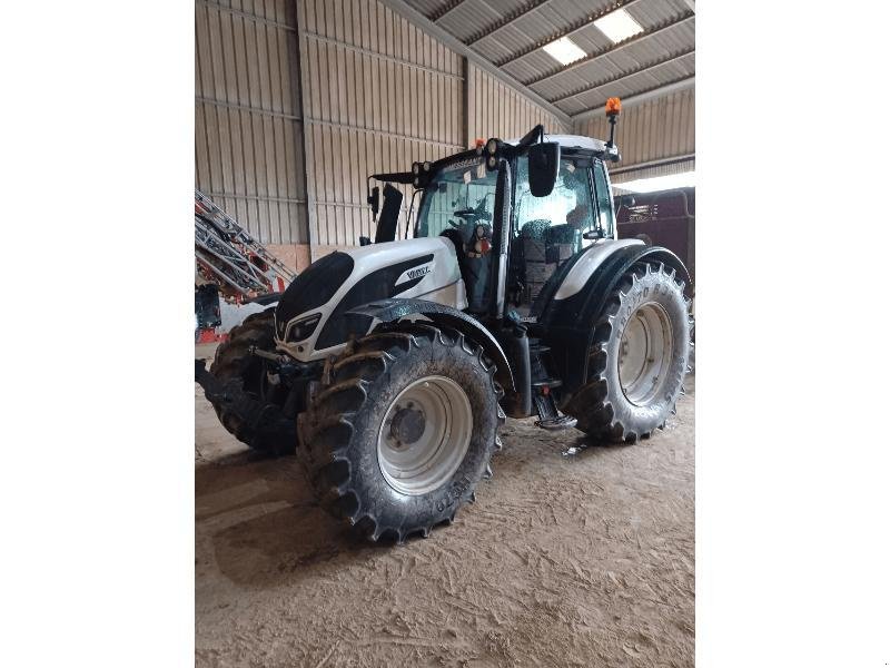 Traktor du type Valtra N174 DIRECT, Gebrauchtmaschine en ESCAUDOEUVRES