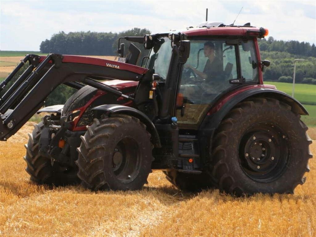 Traktor van het type Valtra N174 Versu med frontlæsser., Gebrauchtmaschine in Bredsten (Foto 1)