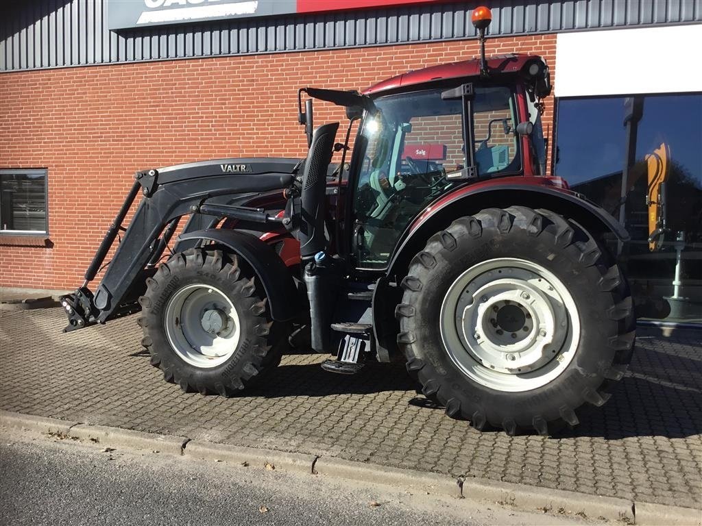 Traktor des Typs Valtra N174 Versu med Ålø læsser., Gebrauchtmaschine in Bredsten (Bild 8)