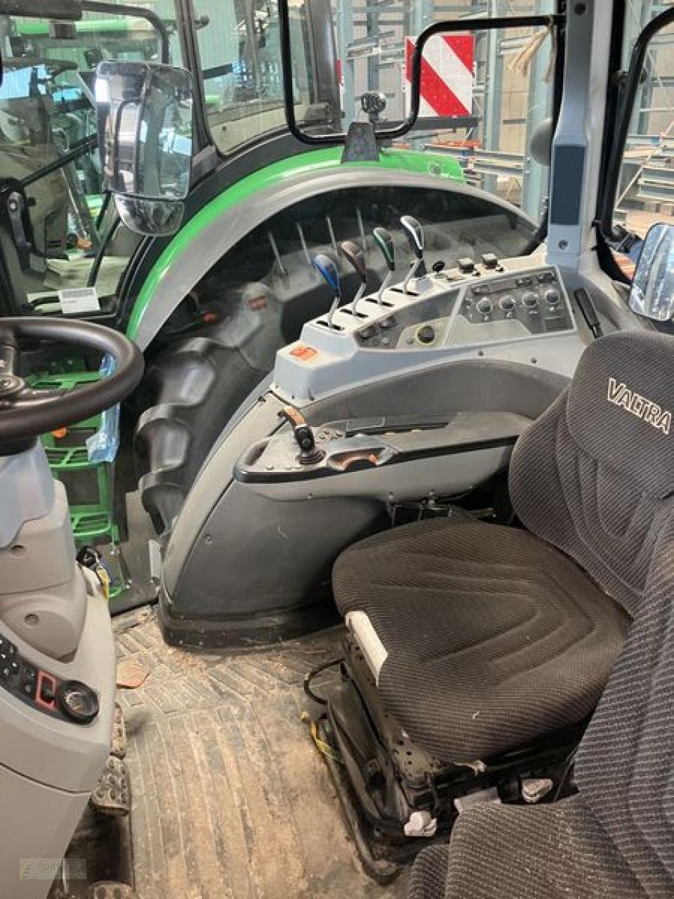 Traktor del tipo Valtra N174, Gebrauchtmaschine In Jahnatal (Immagine 3)