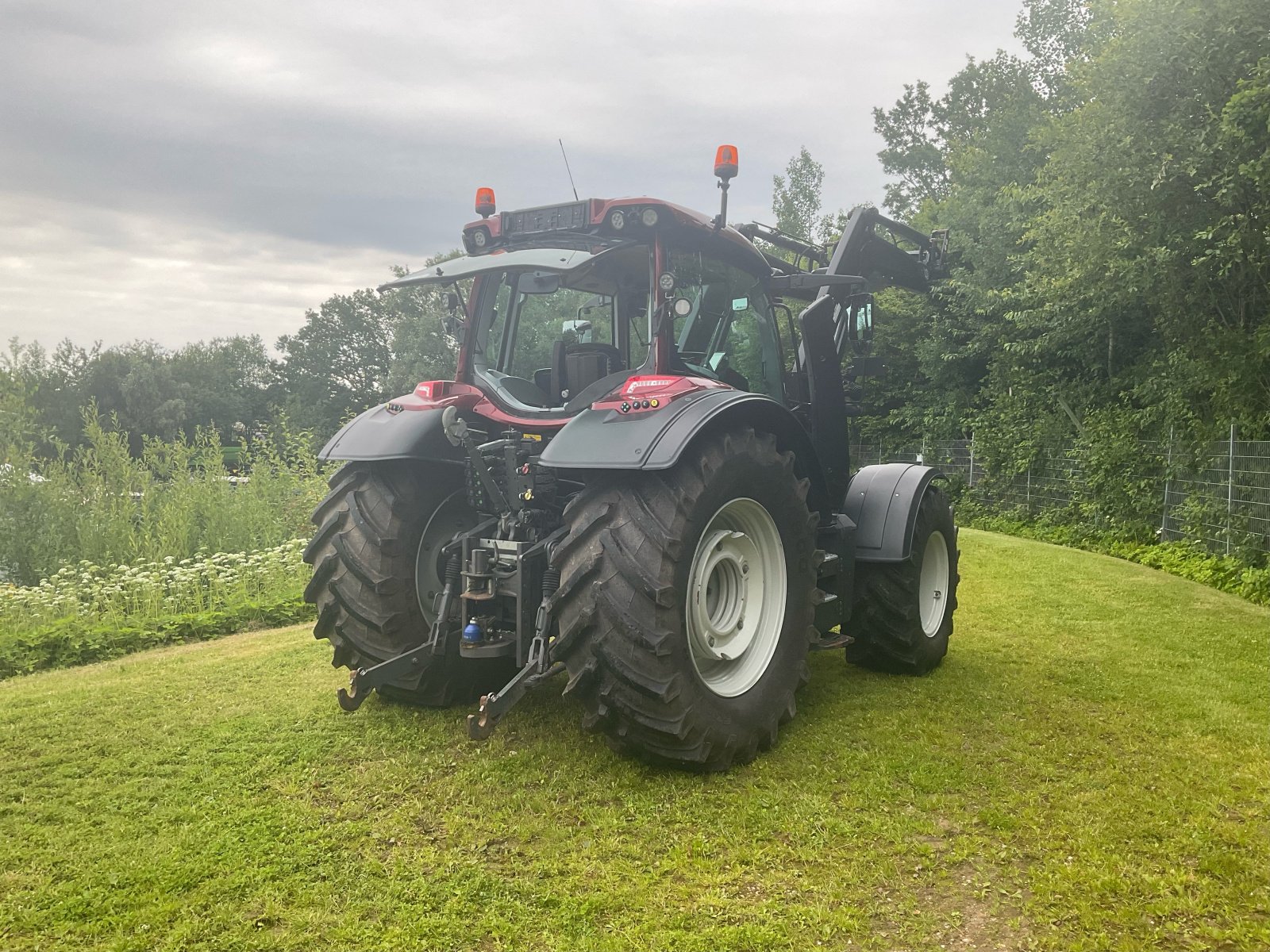 Traktor typu Valtra N174D SmartTouch MR19, Gebrauchtmaschine w Eutin (Zdjęcie 4)