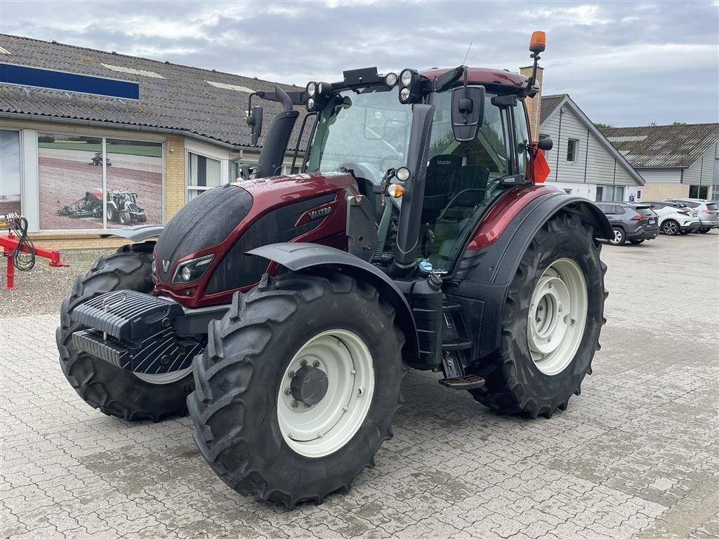 Traktor of the type Valtra N174D SmartTouch, Gebrauchtmaschine in Nimtofte (Picture 2)