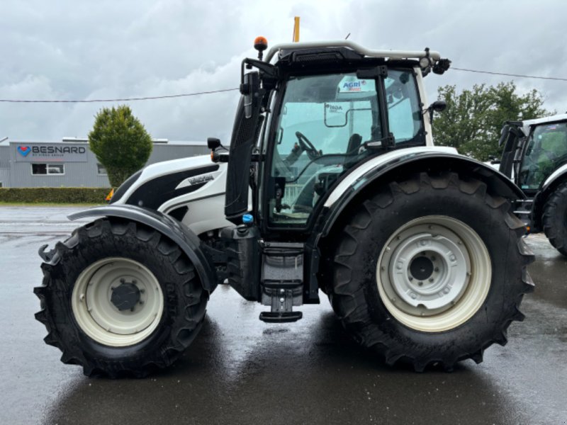 Traktor of the type Valtra N174D, Gebrauchtmaschine in FLERS (Picture 1)