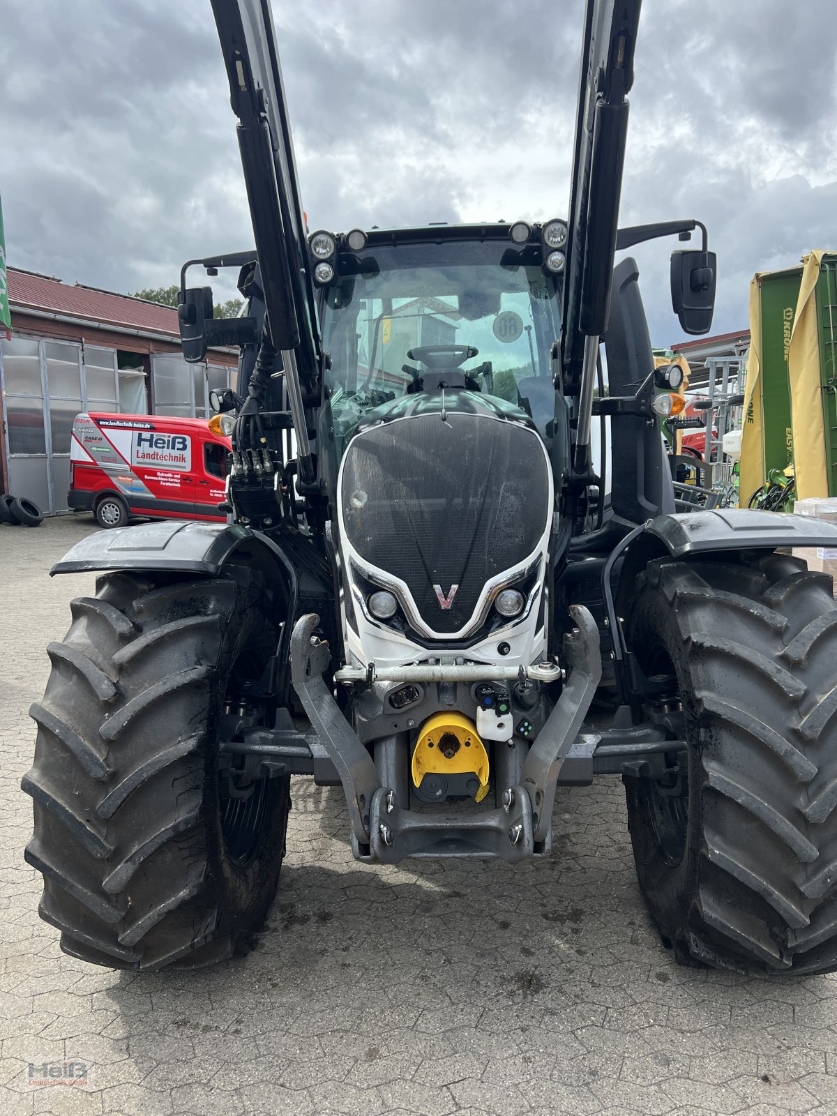 Traktor typu Valtra N175 Active, Gebrauchtmaschine w Merkendorf (Zdjęcie 7)