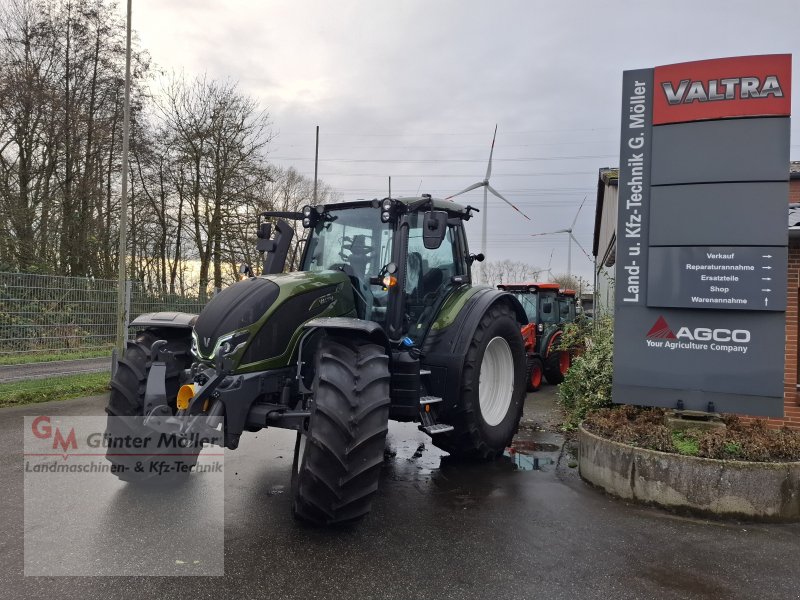 Traktor tipa Valtra N175 D, Neumaschine u St. Michaelisdonn