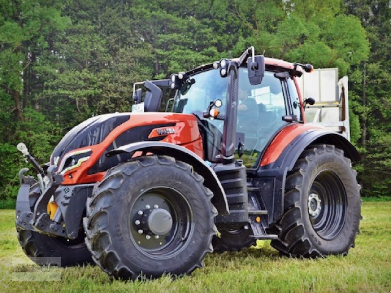 Traktor del tipo Valtra N175 D, Gebrauchtmaschine en Weiden/Theisseil