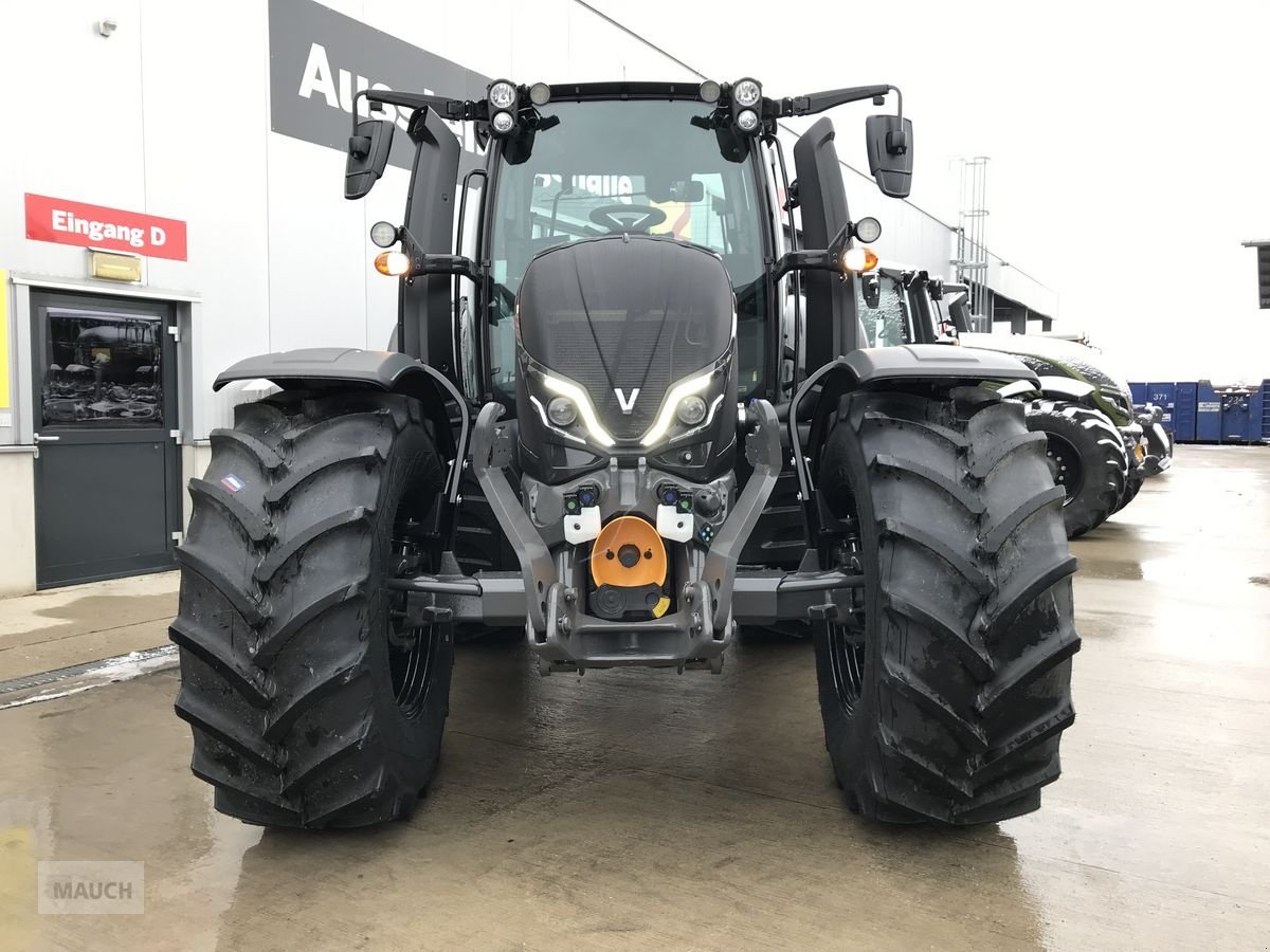 Traktor van het type Valtra N175 Direct, Neumaschine in Burgkirchen (Foto 9)