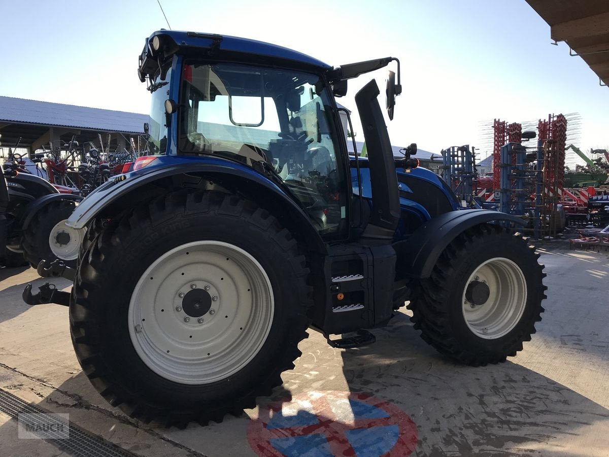 Traktor of the type Valtra N175 Versu, Neumaschine in Burgkirchen (Picture 5)