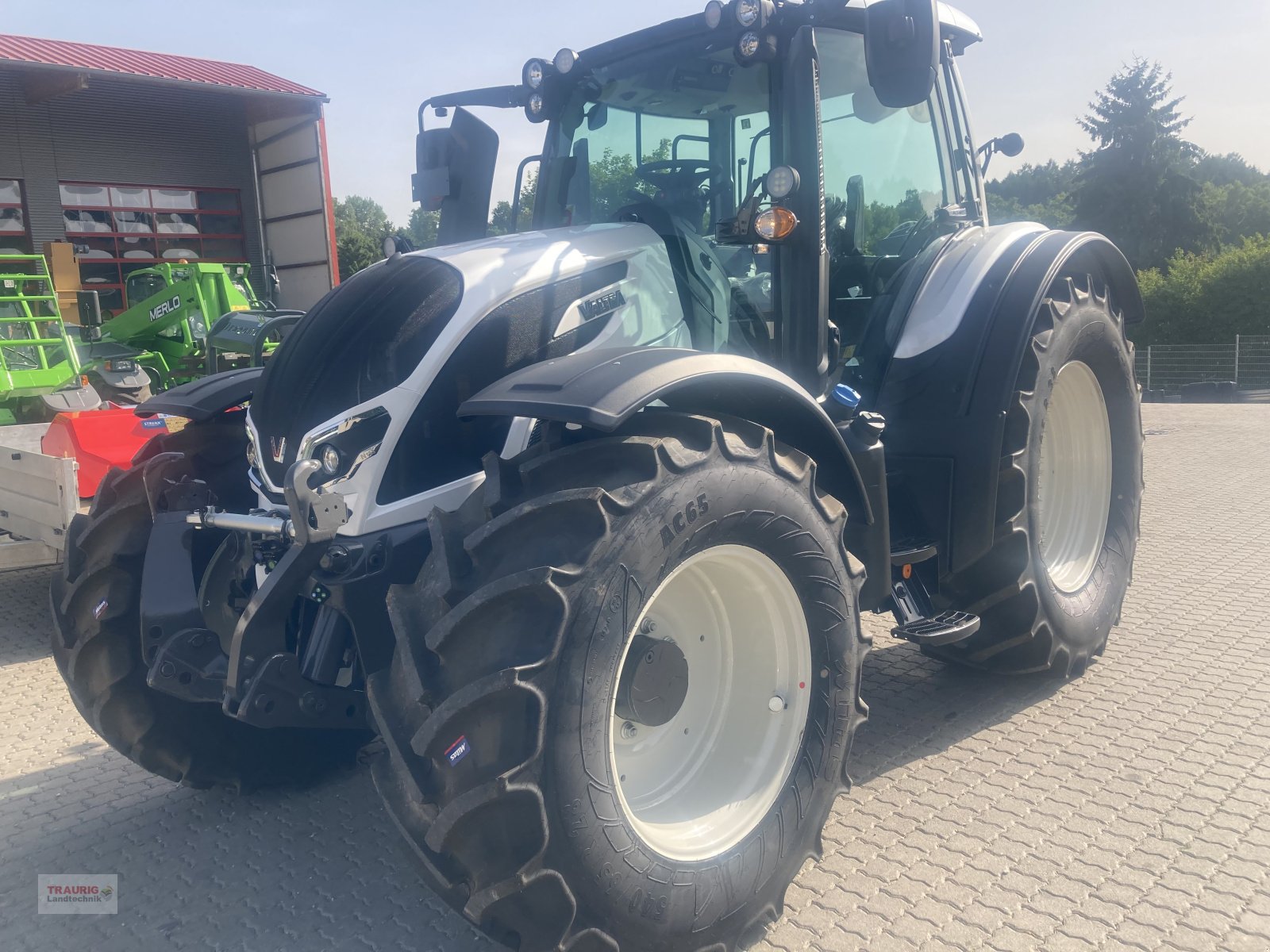 Traktor типа Valtra N175D mit Rüfa, Neumaschine в Mainburg/Wambach (Фотография 1)