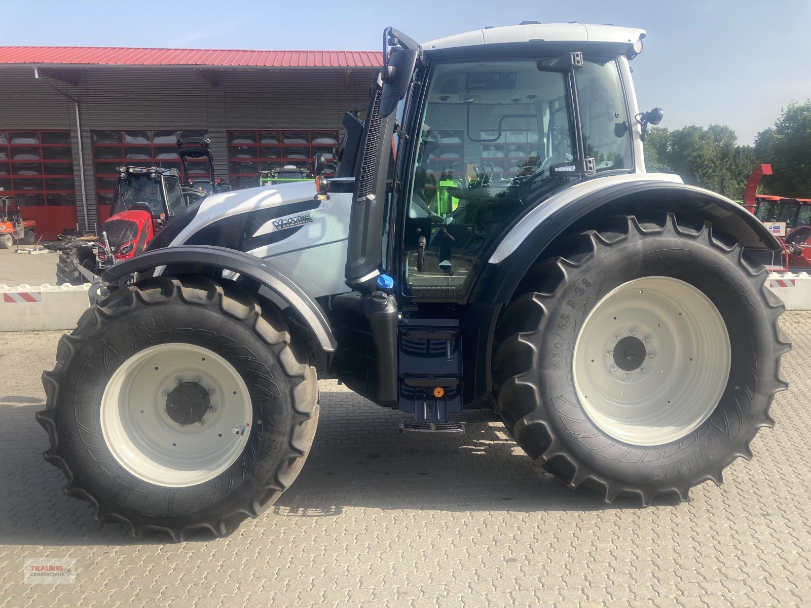 Traktor типа Valtra N175D mit Rüfa, Neumaschine в Mainburg/Wambach (Фотография 3)