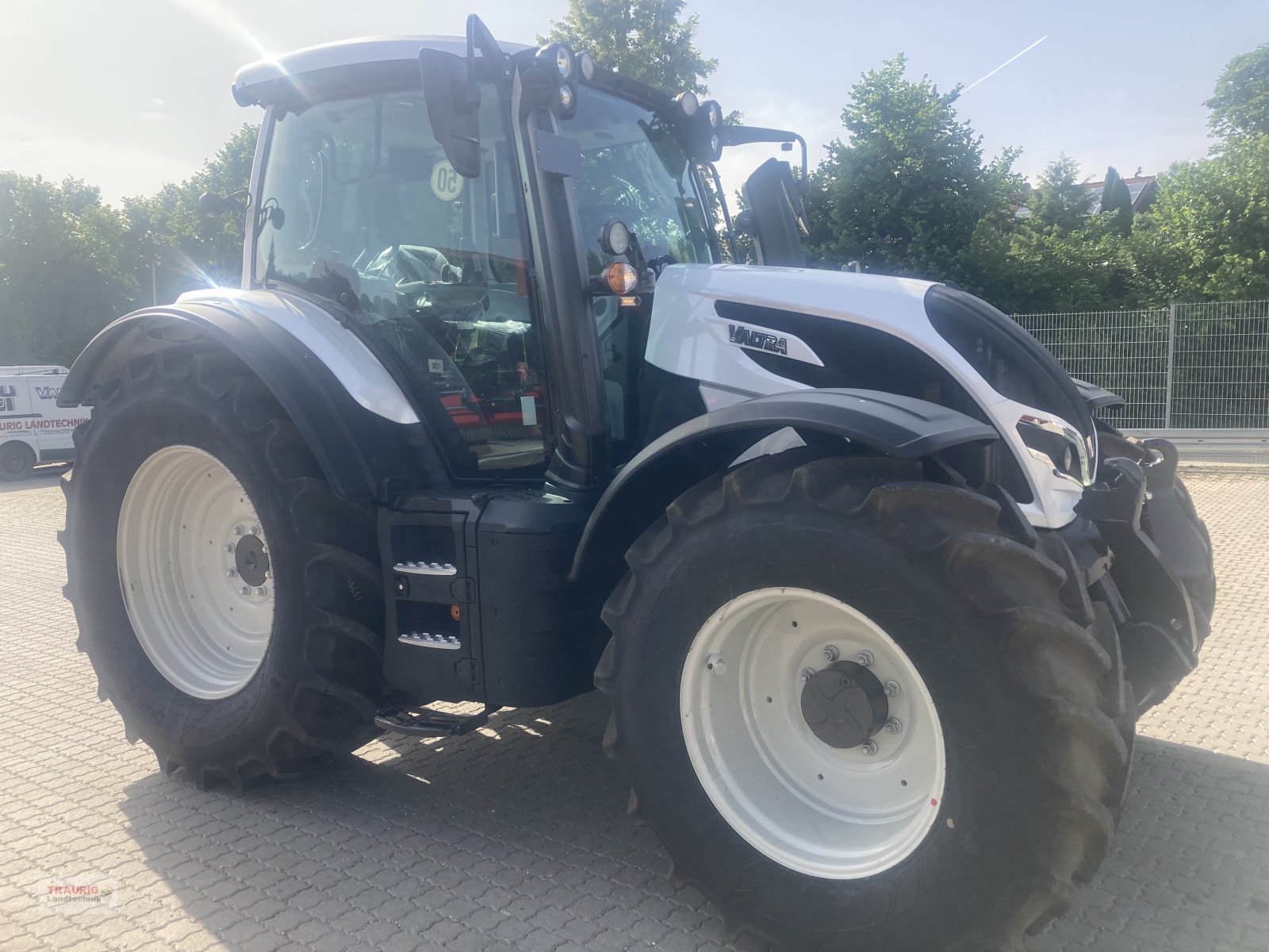 Traktor типа Valtra N175D mit Rüfa, Neumaschine в Mainburg/Wambach (Фотография 5)