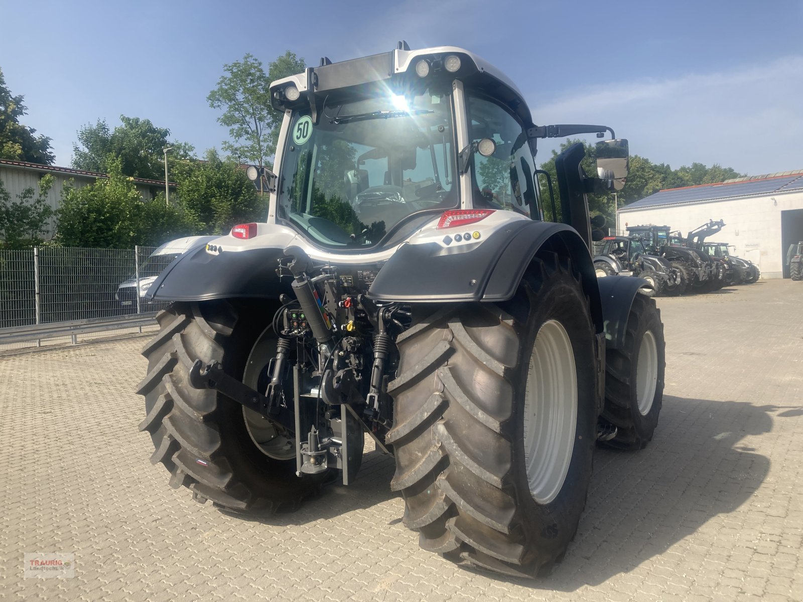 Traktor типа Valtra N175D mit Rüfa, Neumaschine в Mainburg/Wambach (Фотография 6)