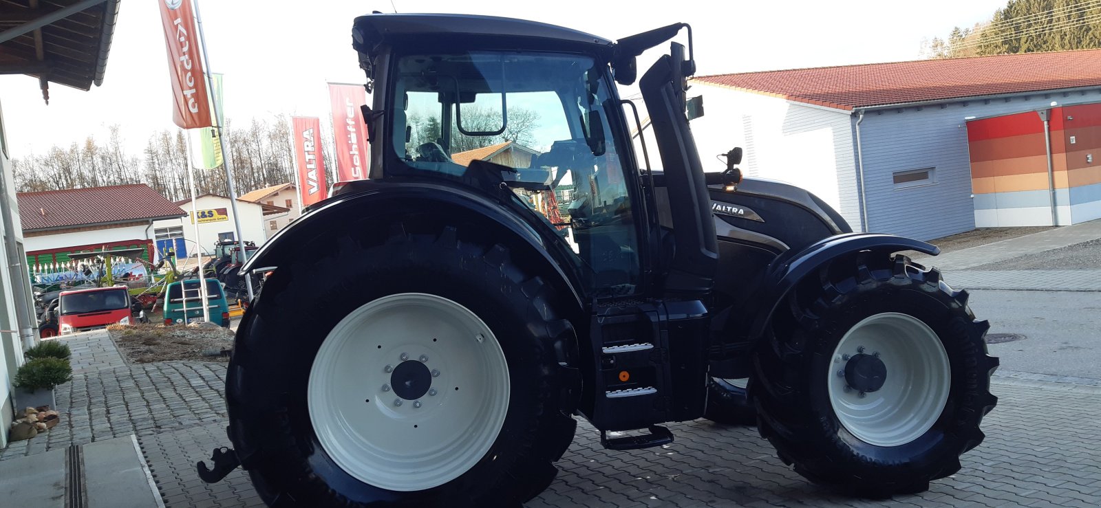 Traktor van het type Valtra N175D, Neumaschine in Höslwang (Foto 2)