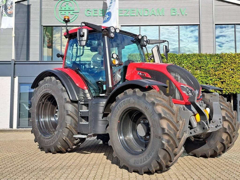 Traktor del tipo Valtra N175D, Neumaschine en Borne (Imagen 1)