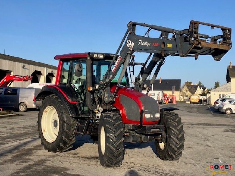 Traktor типа Valtra N92, Gebrauchtmaschine в Gennes sur glaize (Фотография 1)